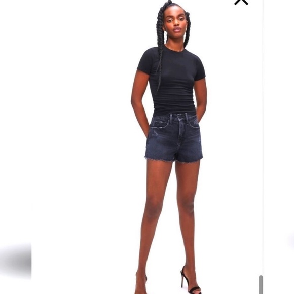 NEW! Good American ‘90's Short Black Wash Denim Jean Shorts Size 8/29 - Picture 1 of 7